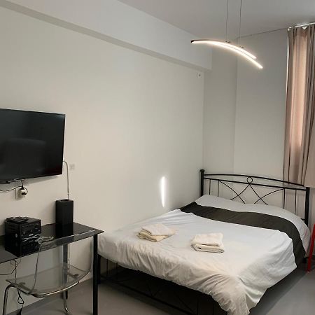 Holodek Apartments Ground & Semibasement เอเธนส์ ภายนอก รูปภาพ