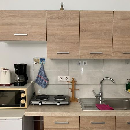 Holodek Apartments Ground & Semibasement เอเธนส์ ภายนอก รูปภาพ