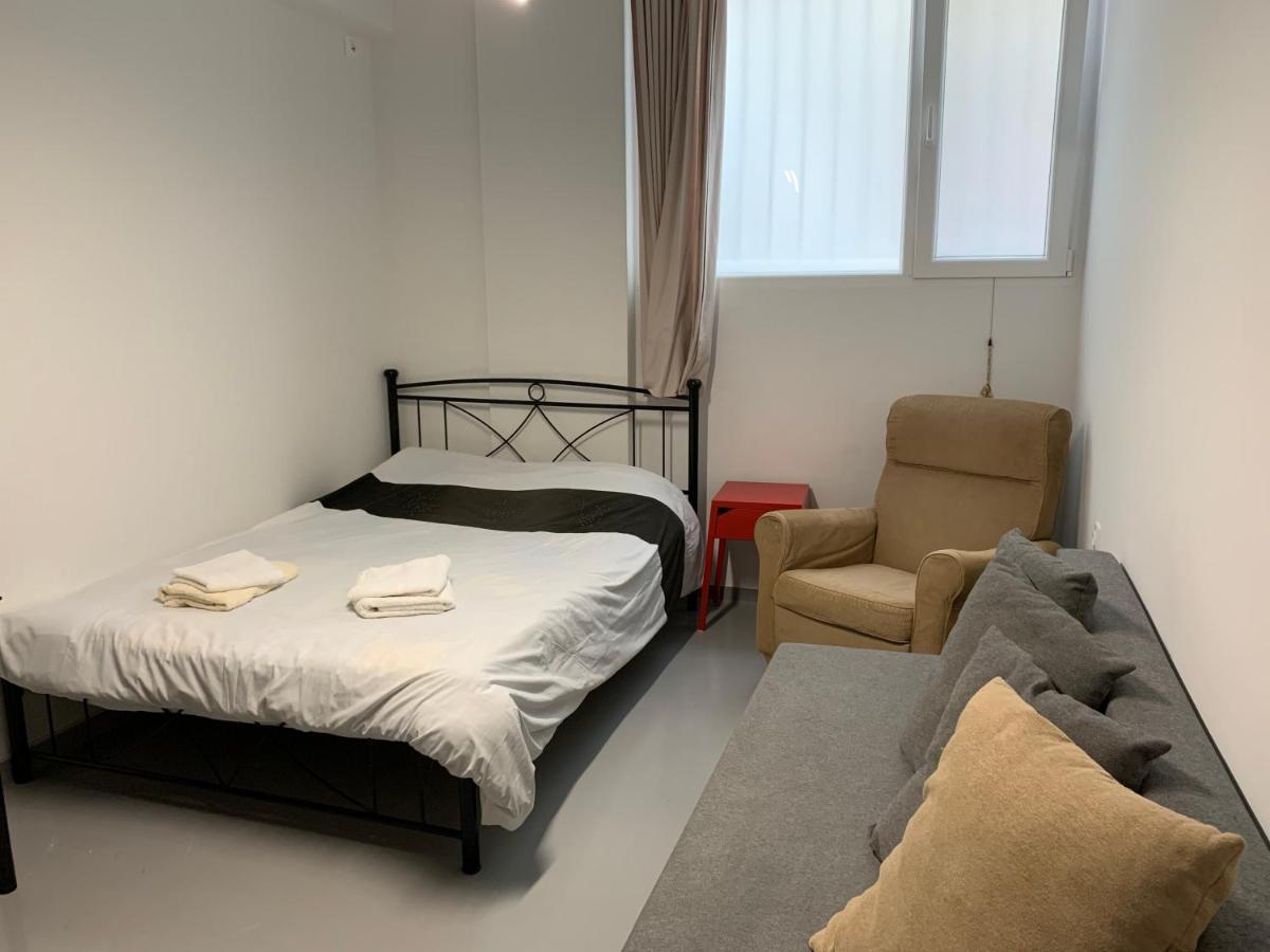 Holodek Apartments Ground & Semibasement เอเธนส์ ภายนอก รูปภาพ
