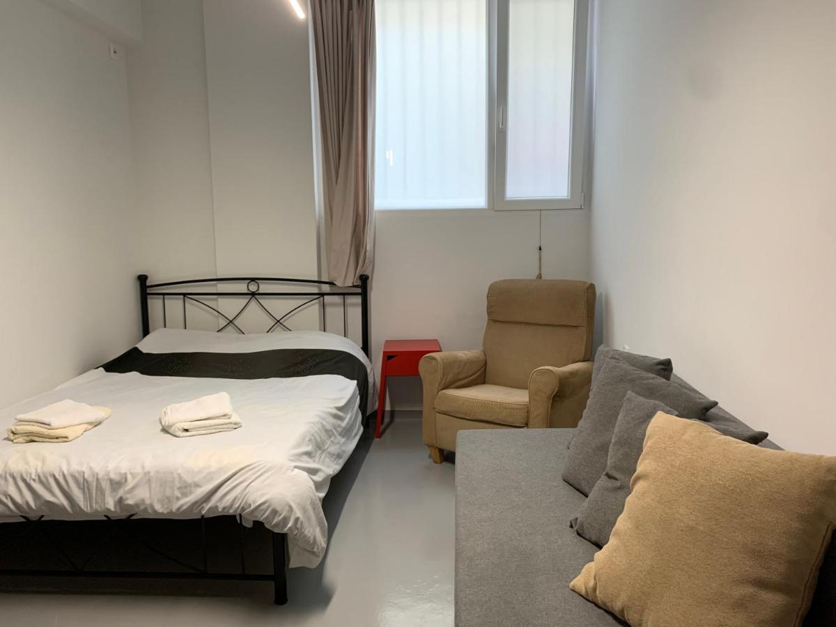 Holodek Apartments Ground & Semibasement เอเธนส์ ภายนอก รูปภาพ