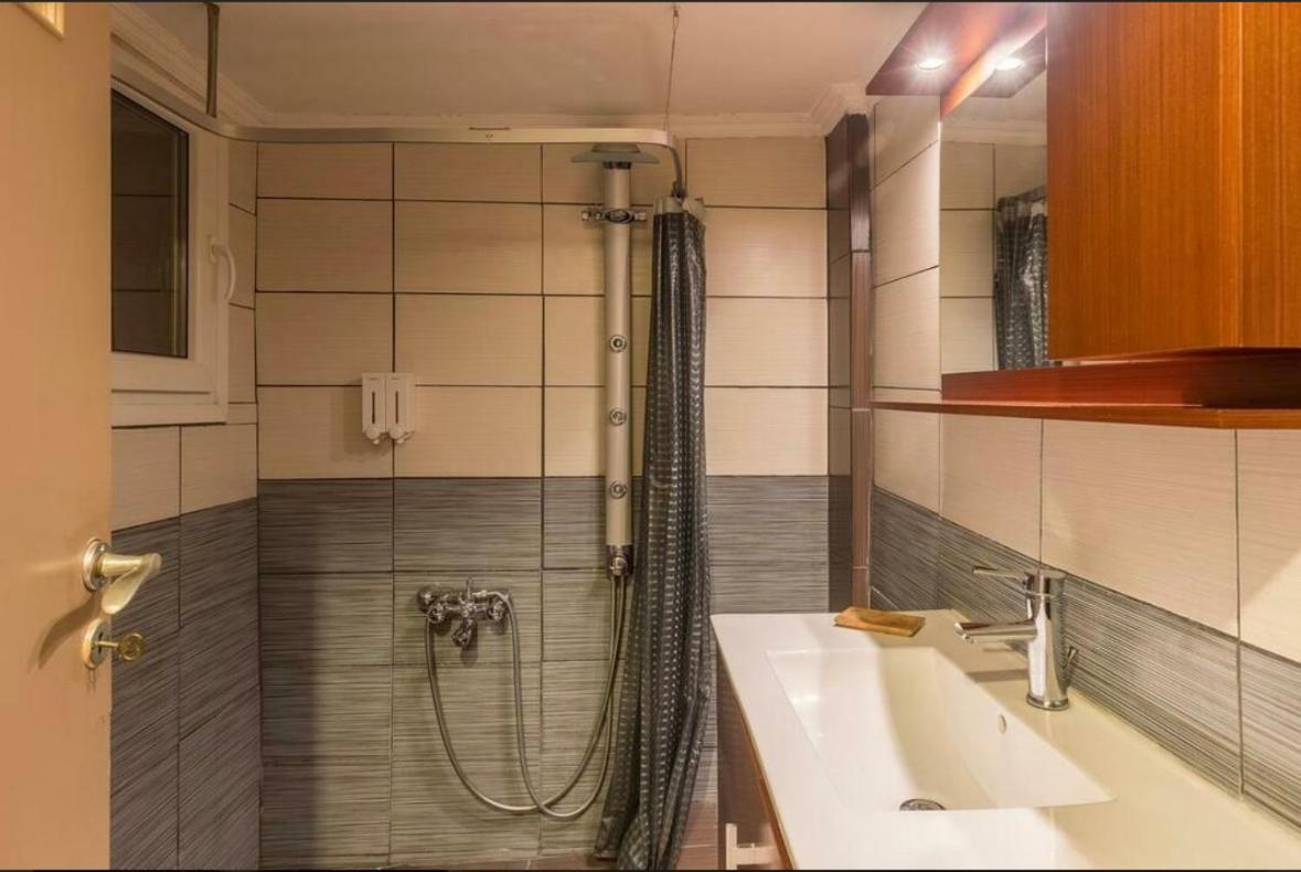 Holodek Apartments Ground & Semibasement เอเธนส์ ภายนอก รูปภาพ