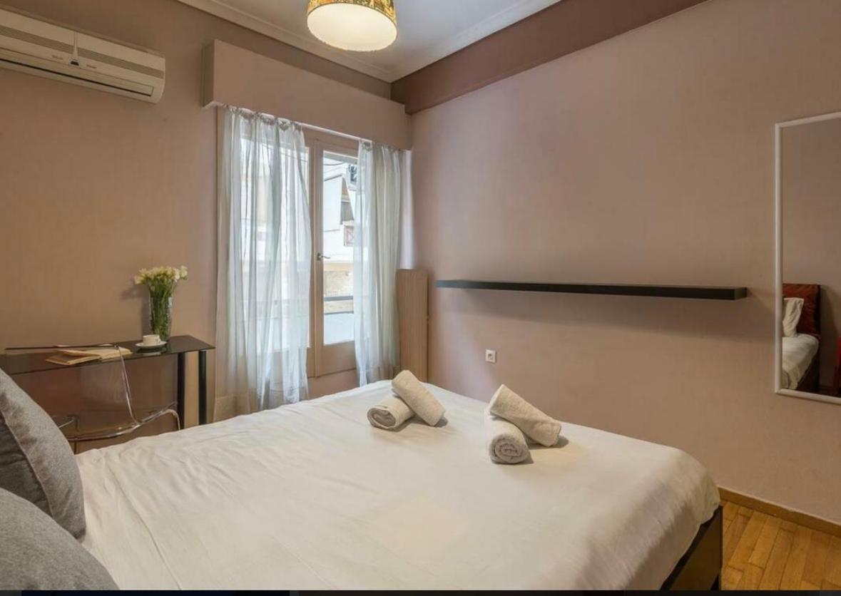 Holodek Apartments Ground & Semibasement เอเธนส์ ภายนอก รูปภาพ